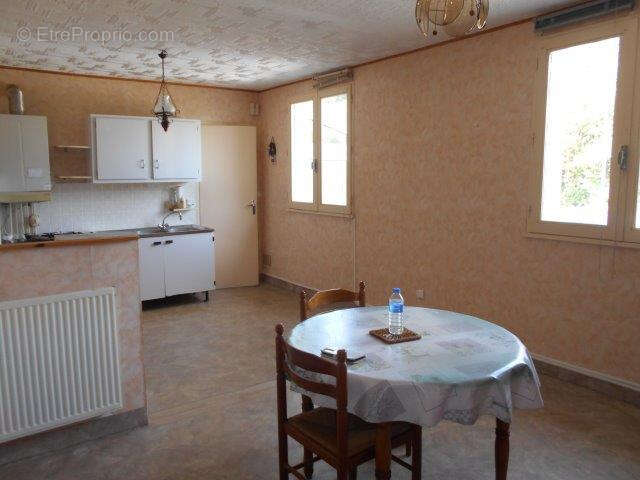 Maison familiale de plain-pied, de 86 m2 habitables, 3 chambres sur terrain de 1077 m2 - photo 3