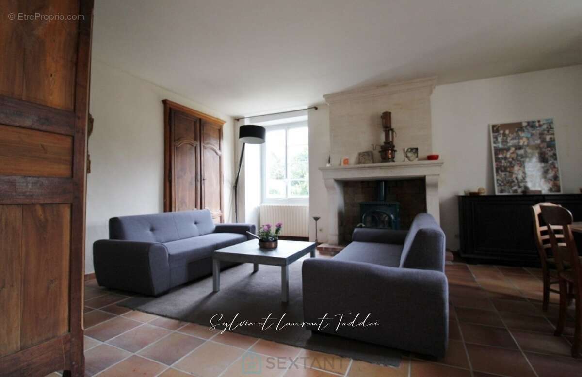 Maison à BARBEZIEUX-SAINT-HILAIRE