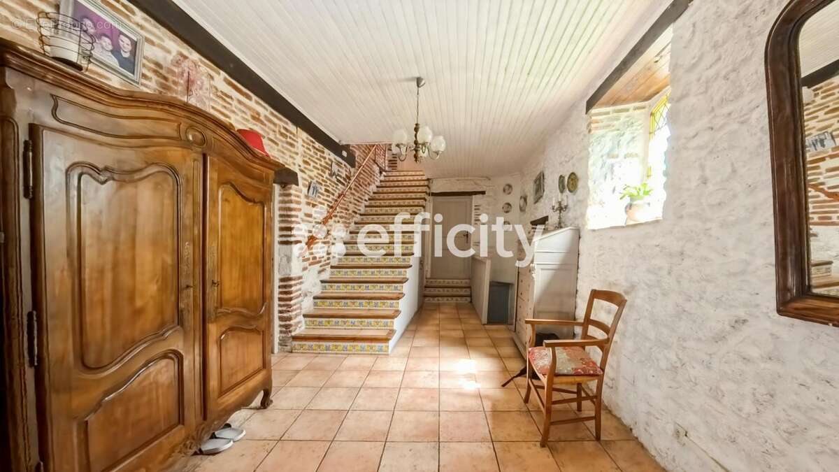 Maison 265 m² à Penne-D'agenais  - photo 4