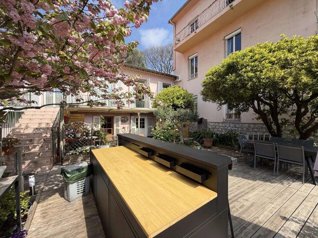 Nice Cimiez : Propriété de 435m² comprenant 6 appartements - photo 13