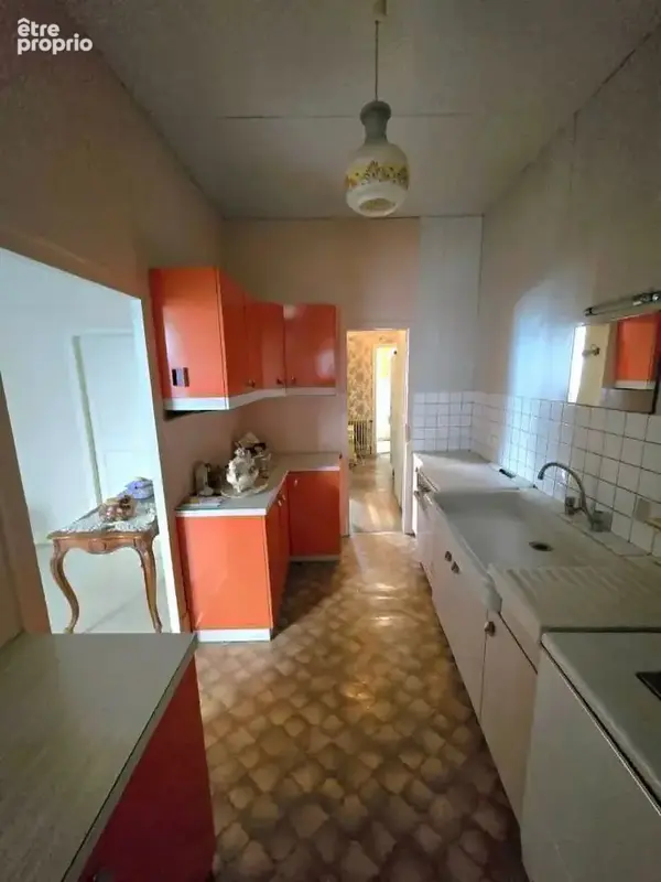 Maison de ville à rénover avec grand garage ? Bar-le-Duc, place Reggio. 176m2 - photo 2