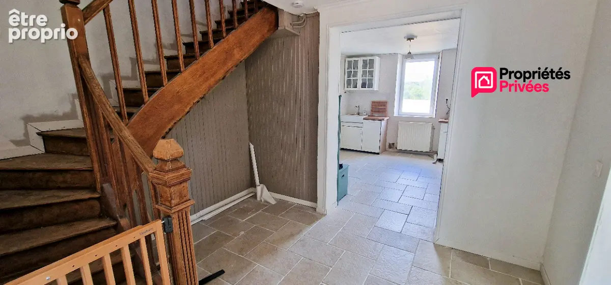 Maison à colombages de 135 m² - 6 pièces et 3 chambres + dépendances sur terrain de 1285 m² - photo 4