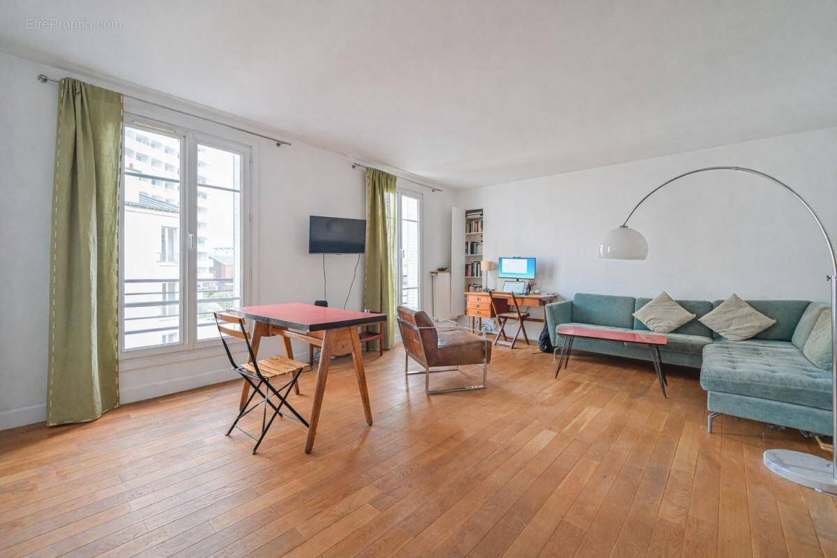 Appartement à PARIS-18E
