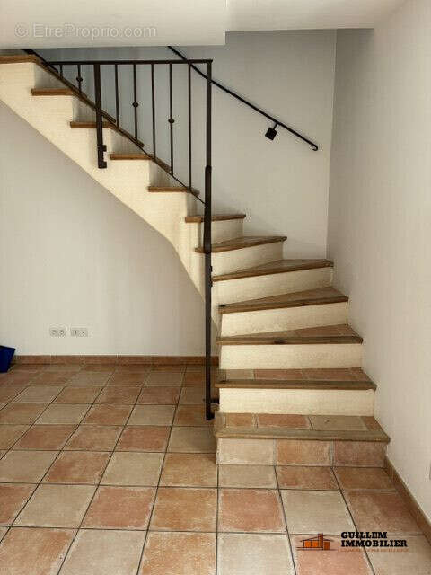 Escalier  - Maison à SAINT-CHAMAS