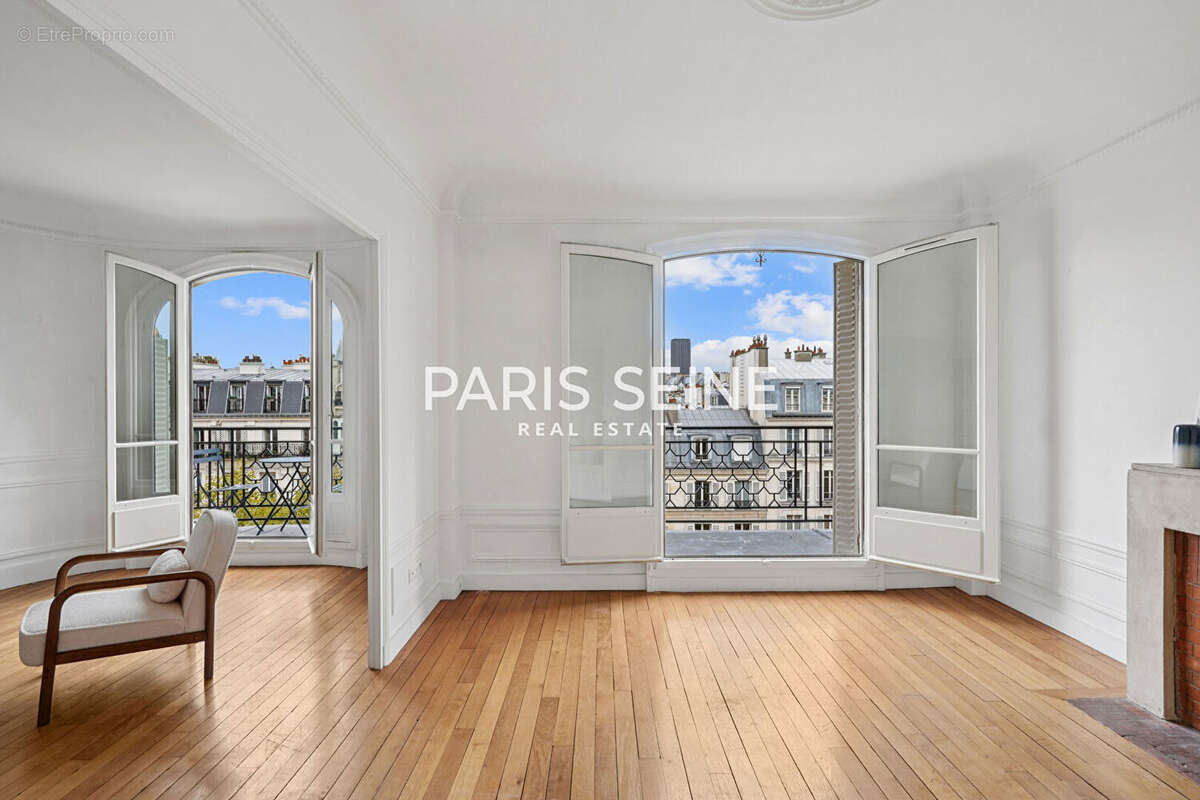 Appartement à PARIS-7E