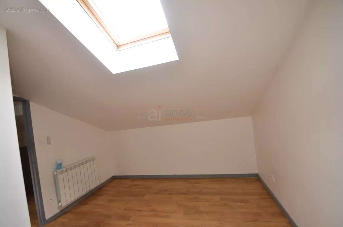 Appartement à NEUVILLE-SUR-AIN