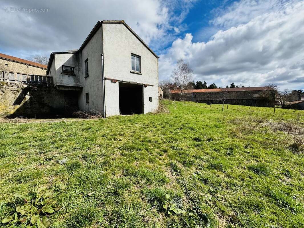 Maison à SAINT-CHRISTOPHE-D'ALLIER