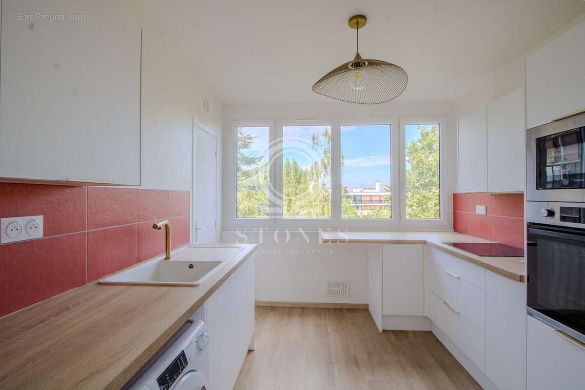 Appartement à FONTENAY-LE-FLEURY