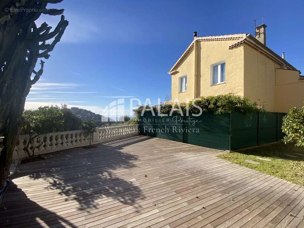 Appartement à VILLEFRANCHE-SUR-MER