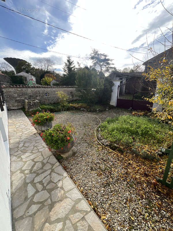 Maison à ASNIERES-LA-GIRAUD