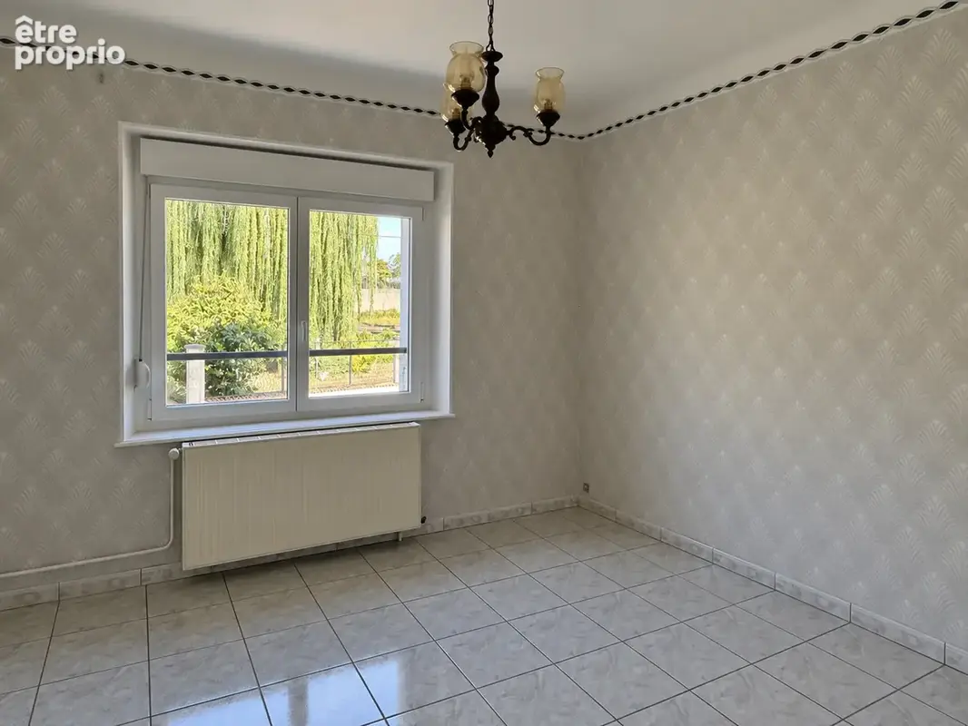 À deux pas du centre de Commercy : Appartement type T3 avec garage et dépendance - photo 5