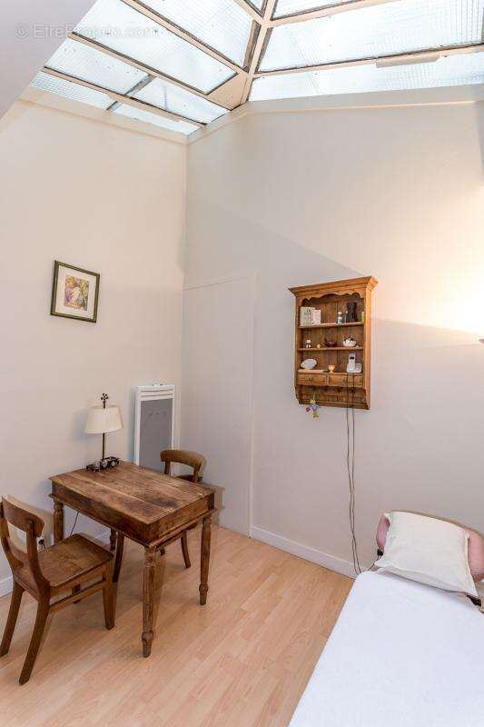 Commerce à PARIS-9E