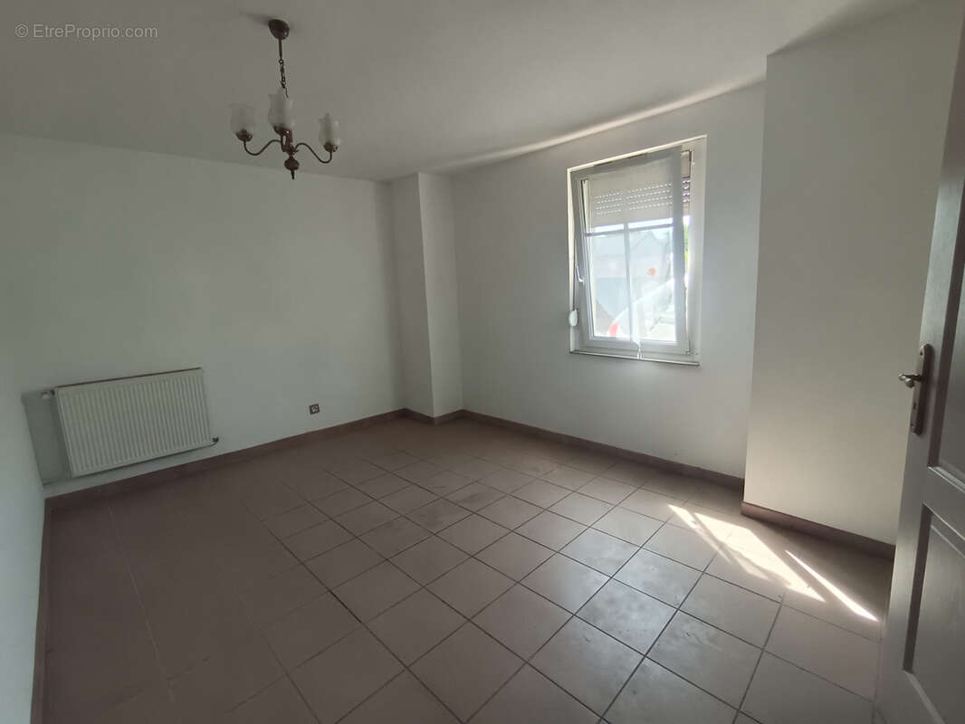 Idéal pour un investissement locatif ou un premier achat cet ensemble de deux appartements venus en un seul lo - photo 4