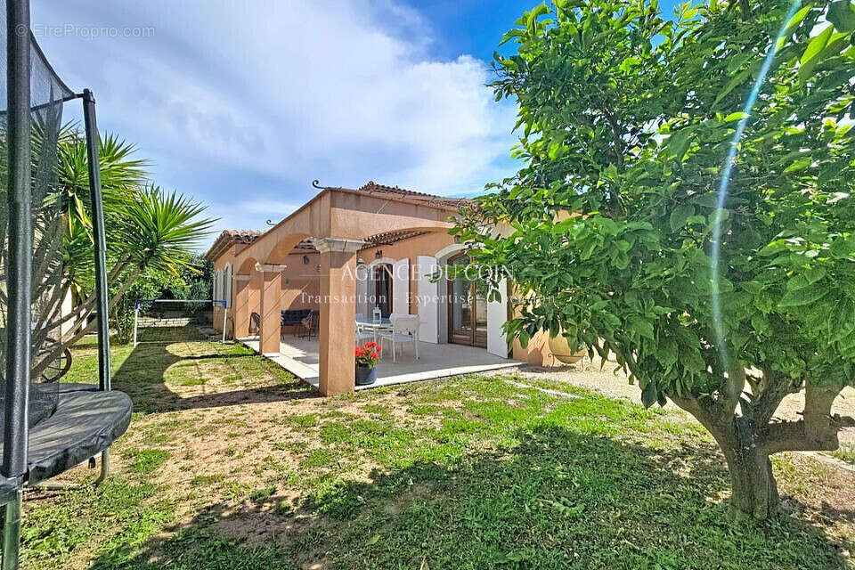 Maison à LE MUY