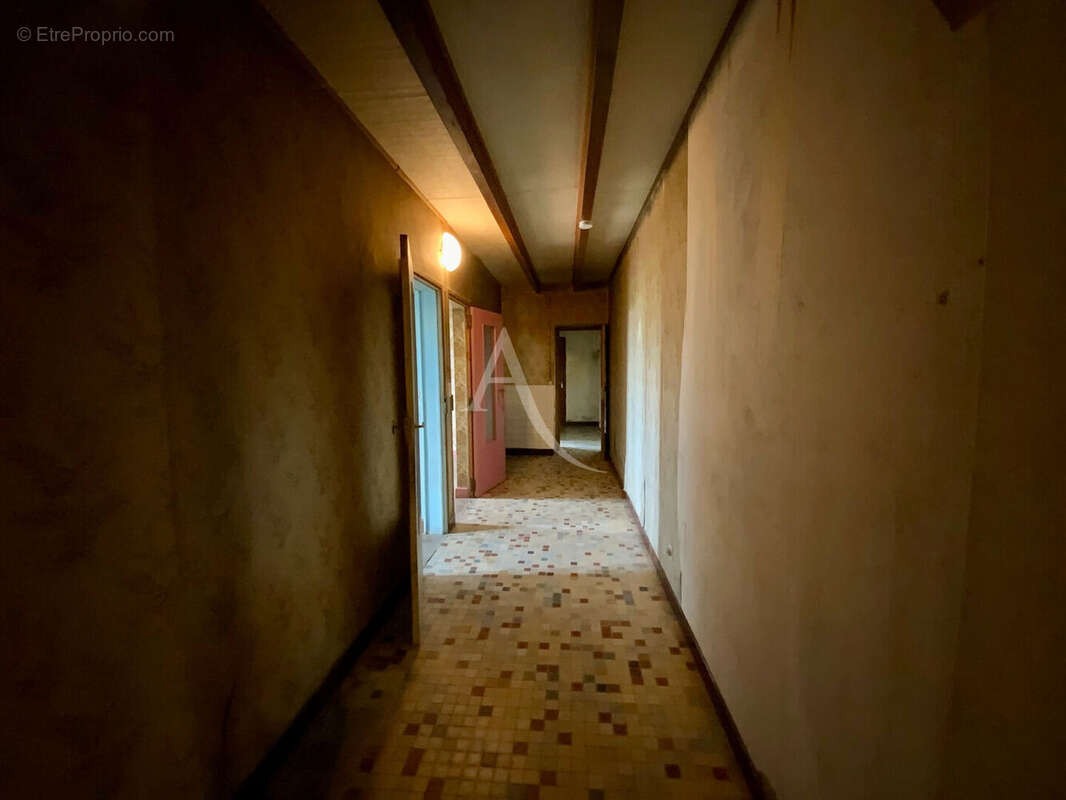 Maison à FONTAINES-D&#039;OZILLAC