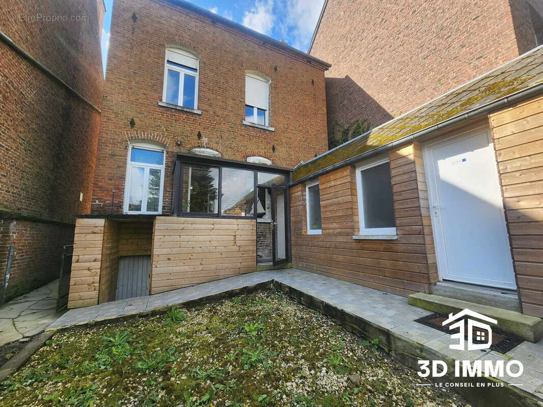 Maison à AVESNES-SUR-HELPE