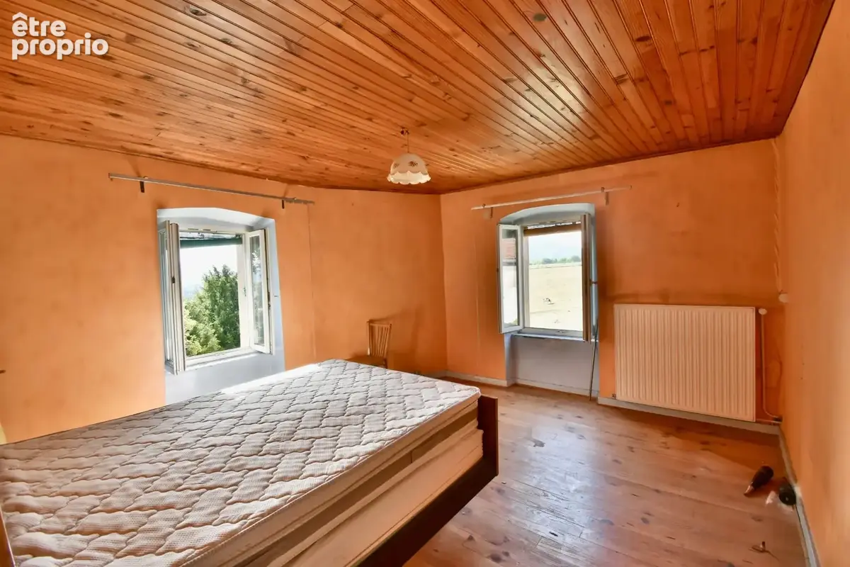 Un véritable petit fief en pierre, à l’abri des regards, offrant un cadre rare et un beau potentiel d’aménagement - photo 12