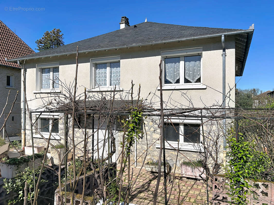 Maison à SAINT-PANTALEON-DE-LARCHE