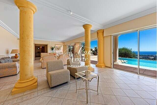 Maison à MANDELIEU-LA-NAPOULE