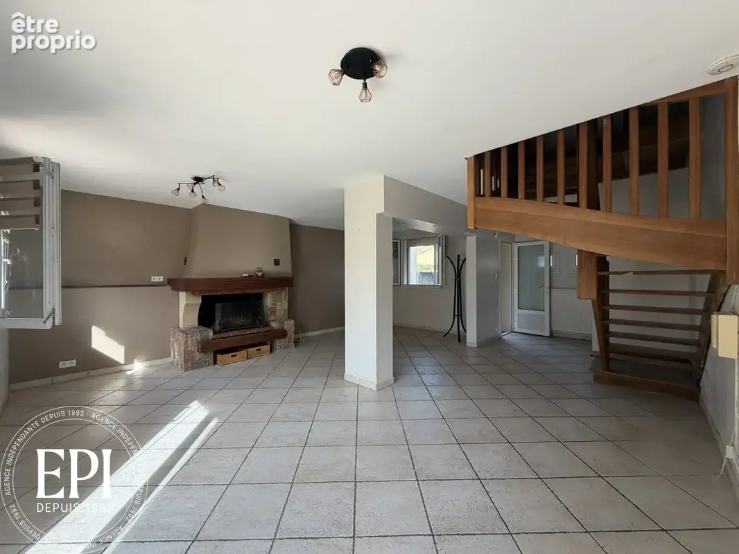 Maison familiale Type 5   120 m2 habitables sur terrain de 295 m2 avec piscine - photo 4