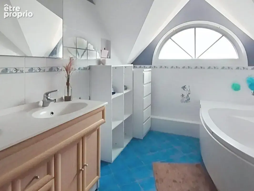 Maison familiale 156 m² : 5 chambres, bureau, garage et dépendance, gare à pieds, télétravail Bonneval - photo 12