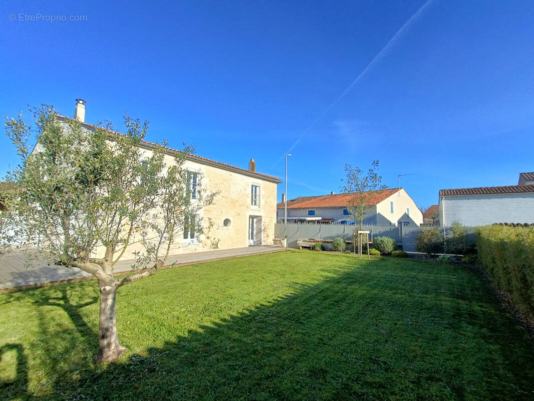 Maison à SAINT-SAUVEUR-D'AUNIS