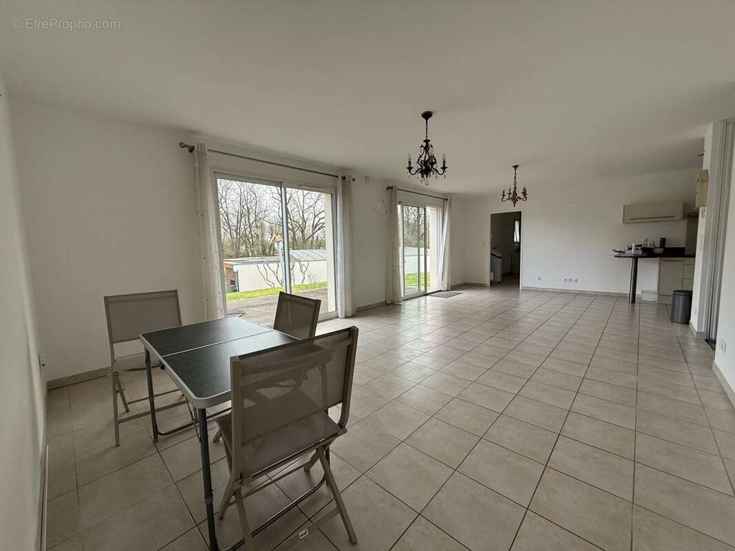 Maison à PISANY