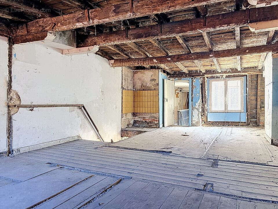 Plateau duplex à aménager   71,90 m2   Rue Saint-Dizier à Nancy - photo 4