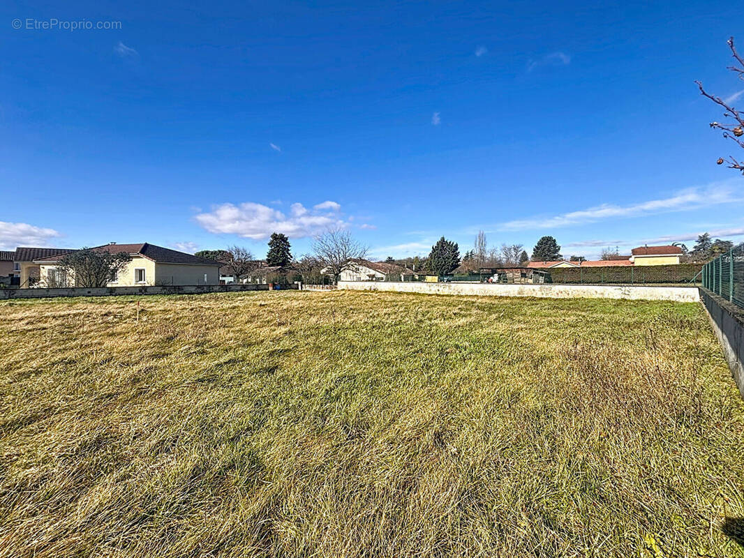 Terrain à SAINT-MAURICE-DE-GOURDANS
