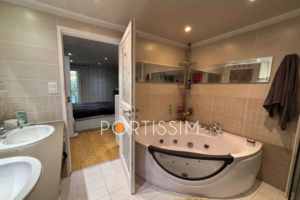Maison 76 m² à Saint-Laurent-Du-Var  - photo 7