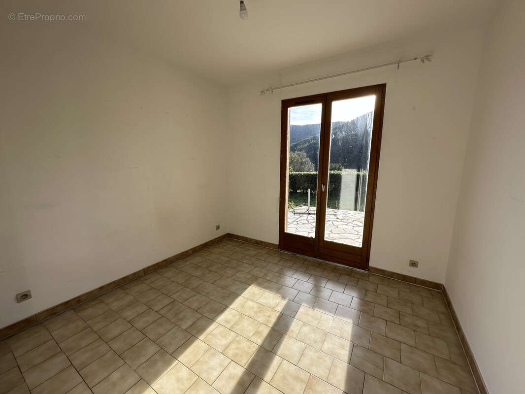 Maison à SOLLIES-TOUCAS