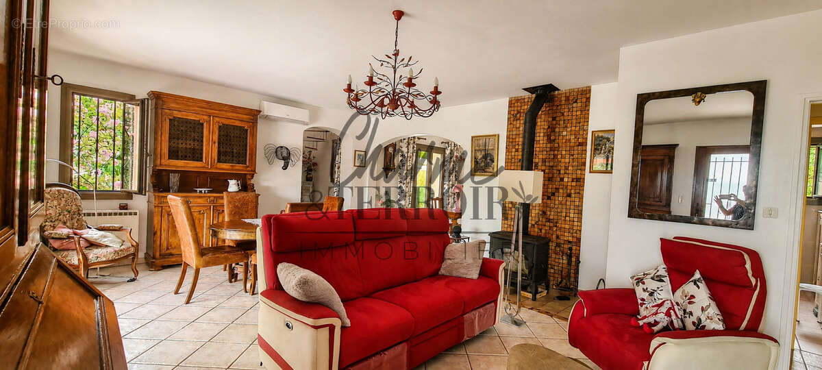 St Quentin la Poterie Villa avec piscine  - un cadre de vie méditéranéen privilégié - photo 6