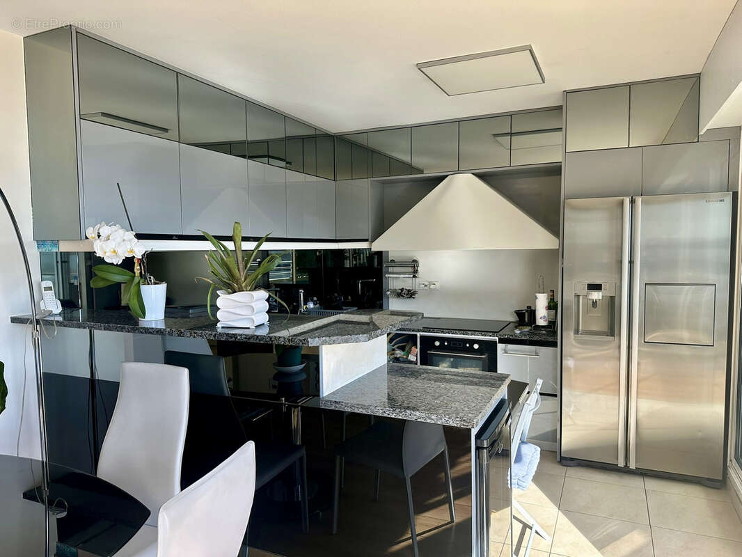 Appartement à SAINT-LAURENT-DU-VAR