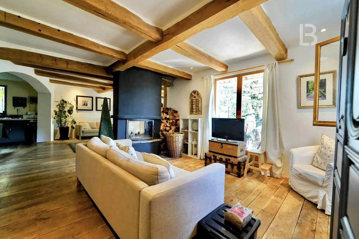 Maison à GREOLIERES
