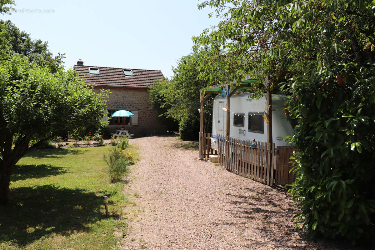Maison à THIL-SUR-ARROUX