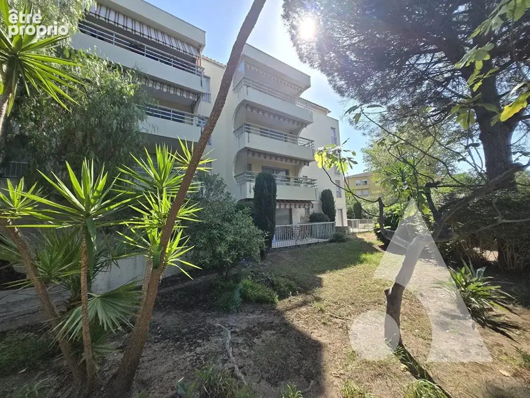Fréjus-plage ,superbe t1 bis rénové en dernier étage, terrasse, parking et grenier - photo 2