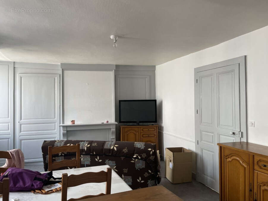 Appartement à SAINT-LEONARD-DE-NOBLAT