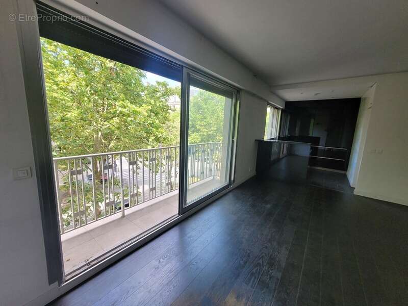 Appartement à PARIS-8E
