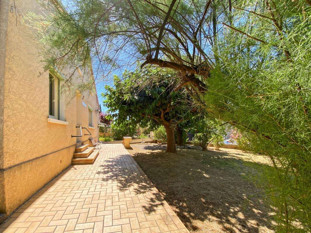 Villa familiale 125m² - 4 chambres + bureau - 2 salles d'eau- Atelier - cave - jardin- abri voitures - photo 14