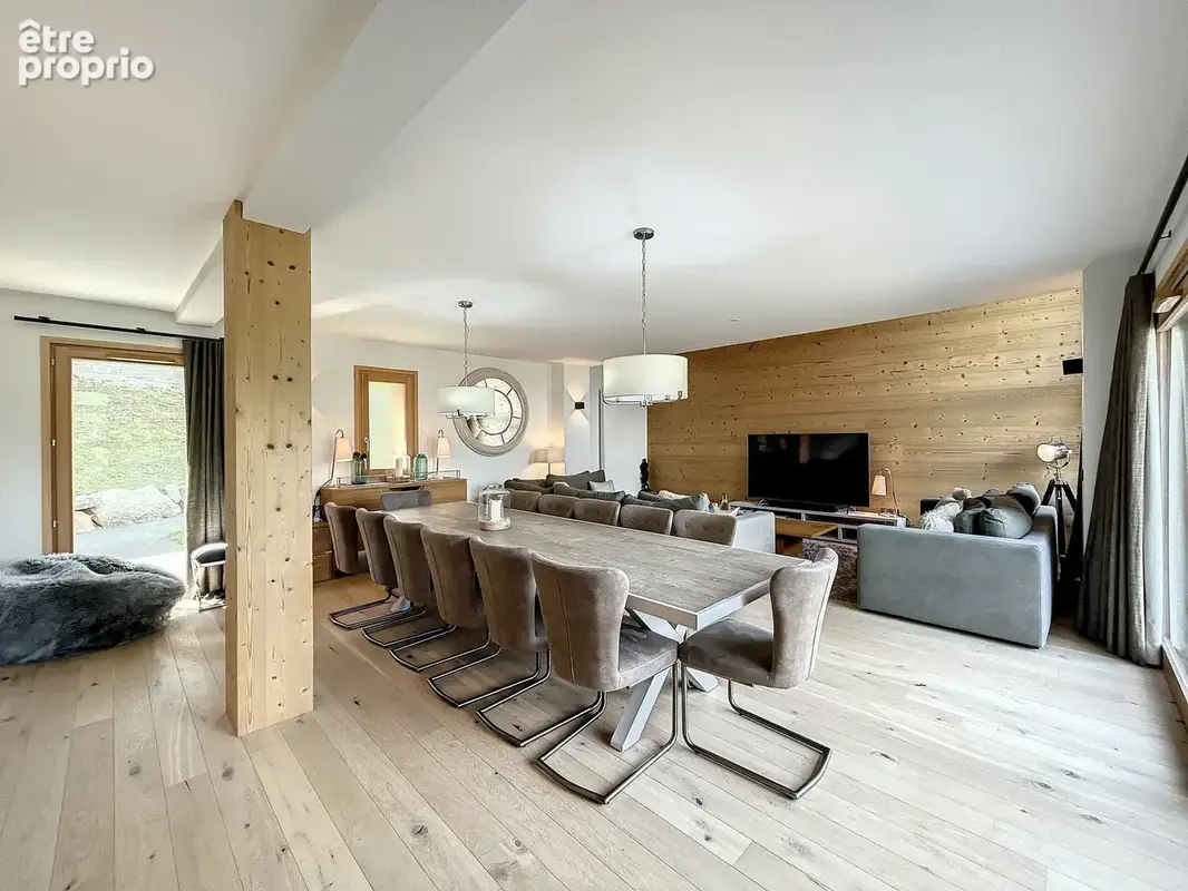 Beau Chalet avec 6 chambres face au Mont Blanc - Exclusivité - photo 4