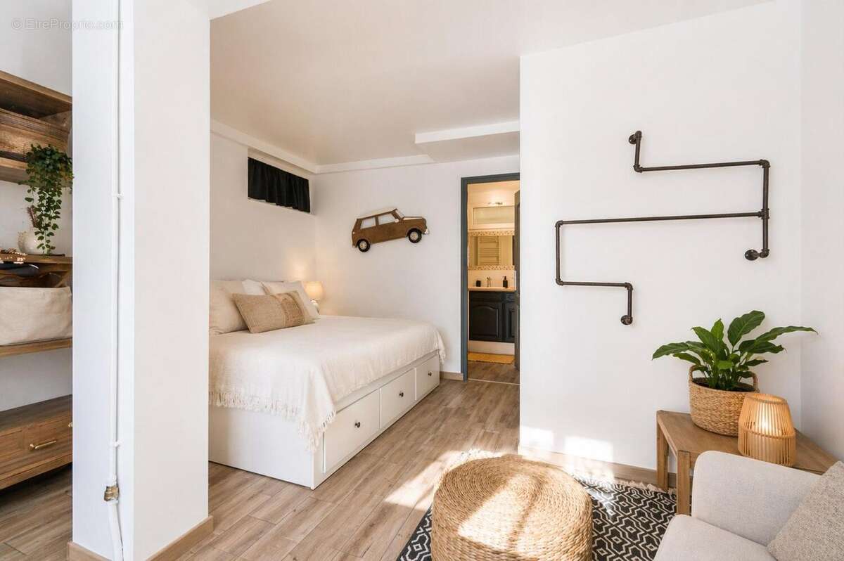 Maison 184 m² à La Capelle-Et-Masmolene  - photo 8