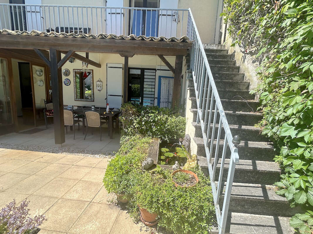 Maison à VILLEFRANCHE-DE-LONCHAT