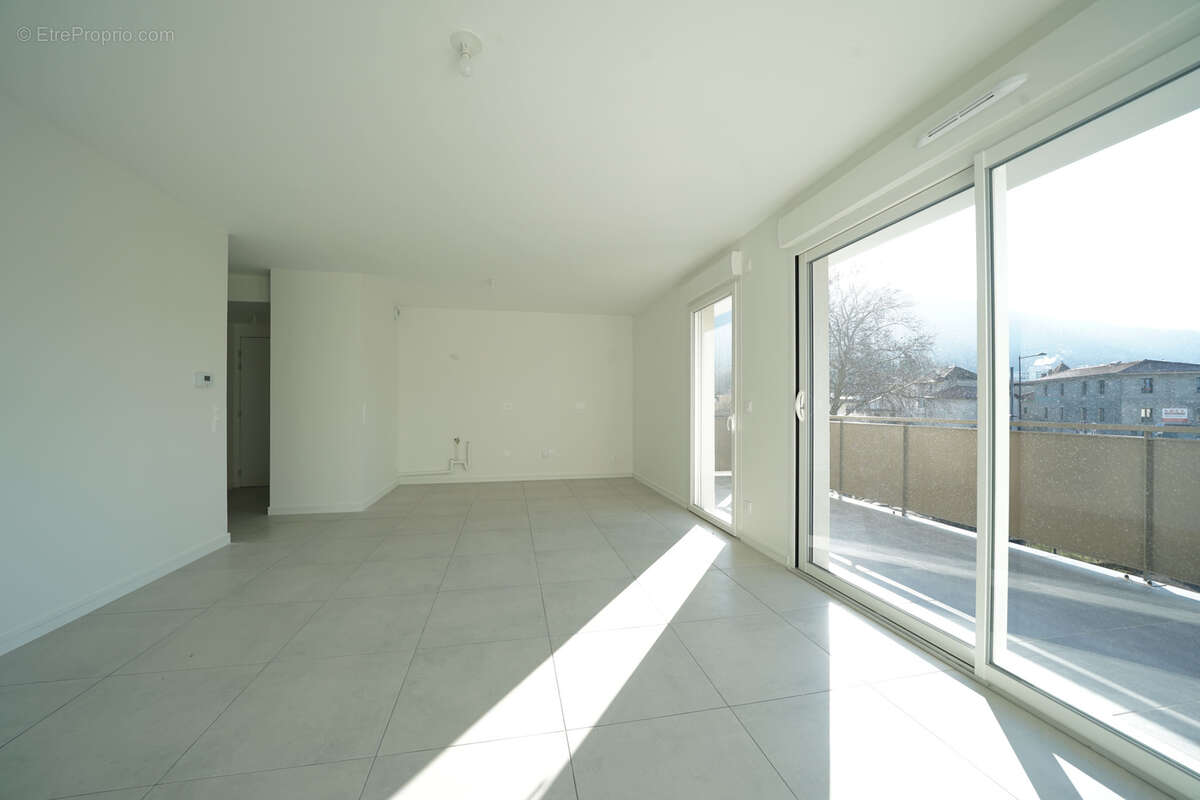 Appartement à SAINT-MARTIN-D'HERES