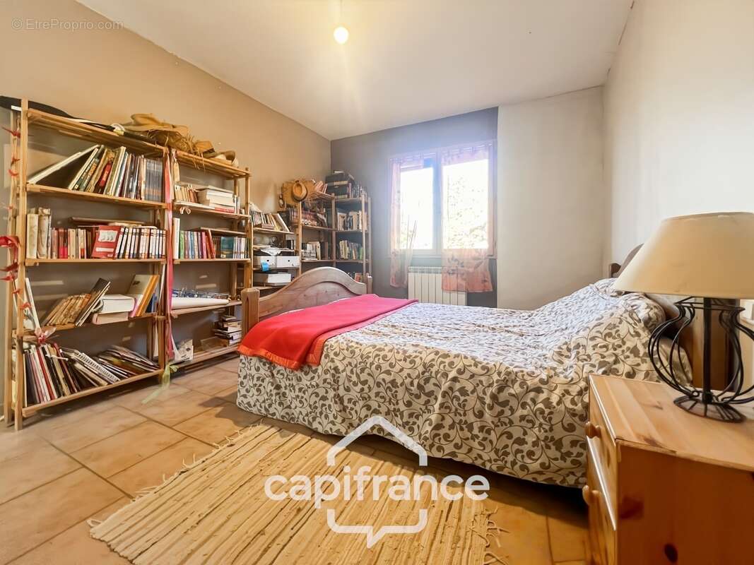 LES TAILLADES, maison individuelle de plain pied  de 210 m2, en campagne,  4 chambres, sur un terrain de 2900 m2 environ, piscin - photo 35
