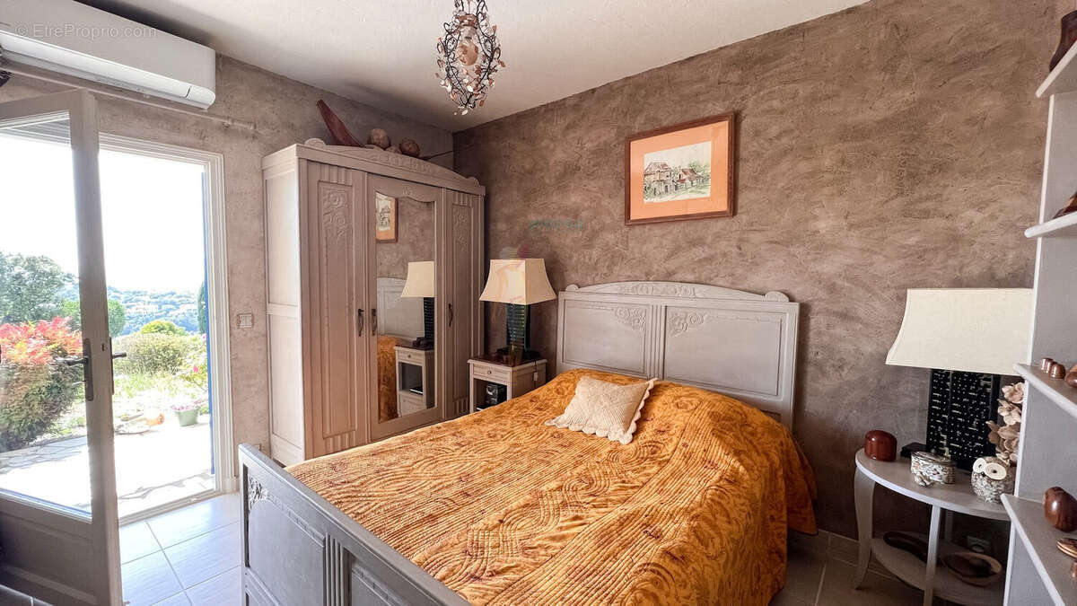 Maison à LES ISSAMBRES