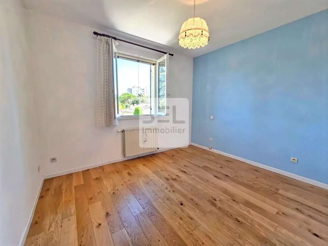 Appartement à BAGNOLS-SUR-CEZE