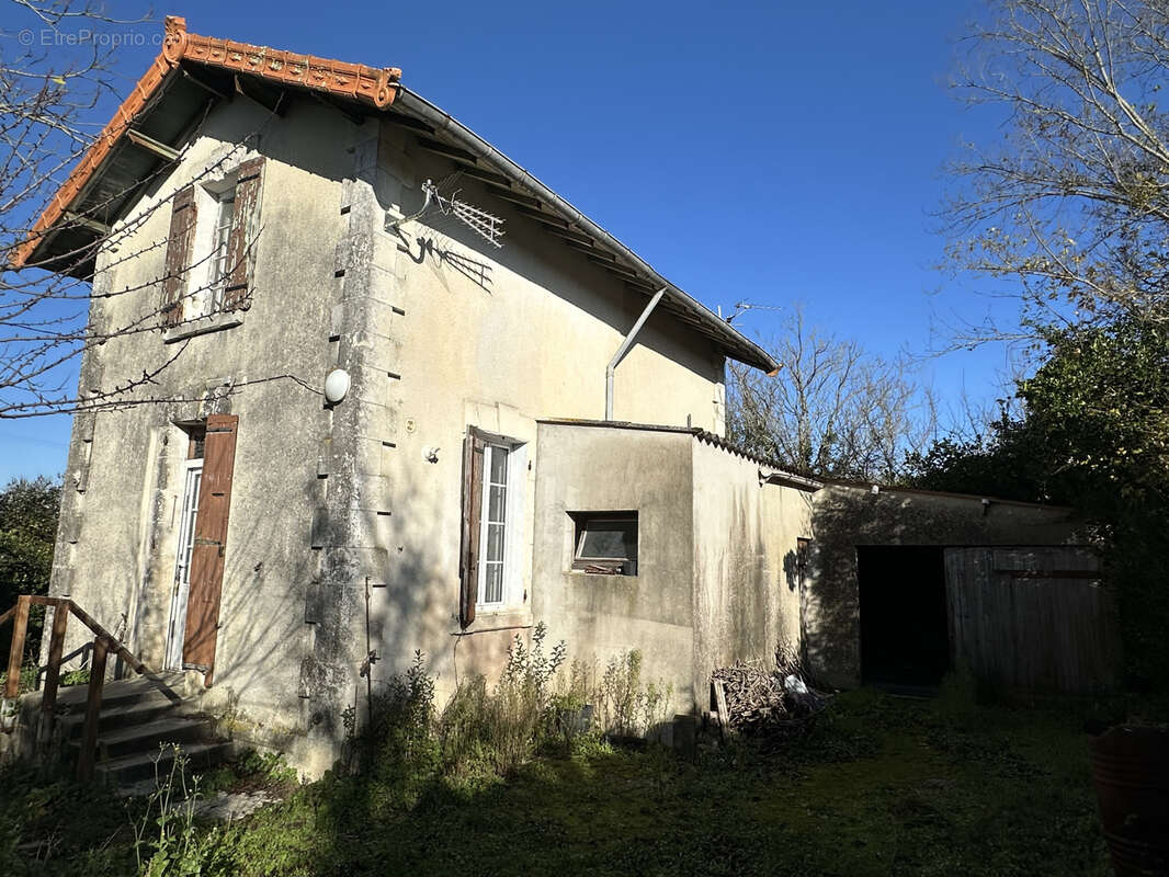 Maison à SAINT-JEAN-D'ANGELY