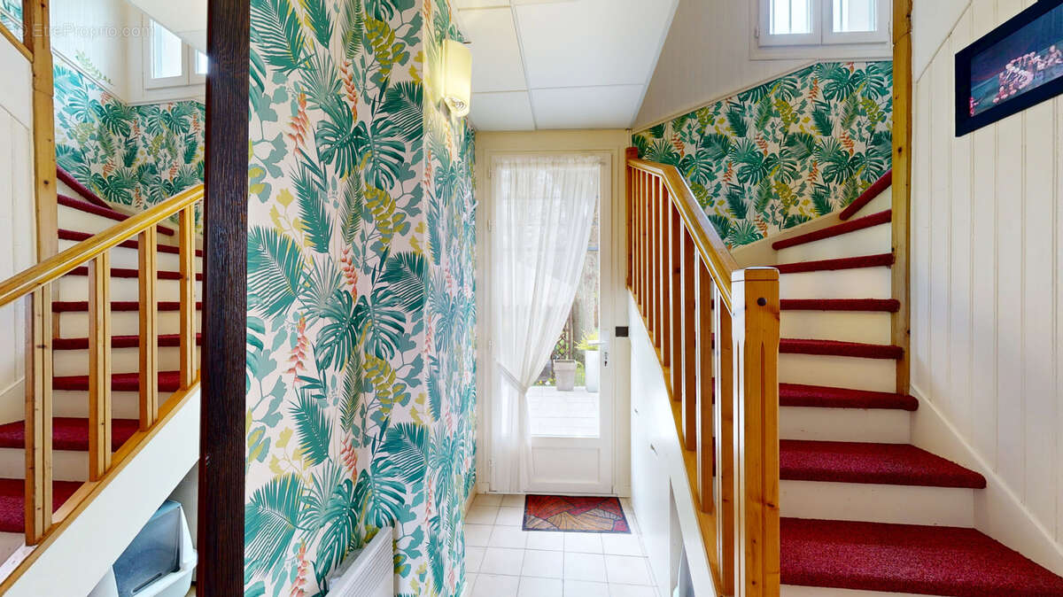 Maison à NEAUPHLE-LE-CHATEAU