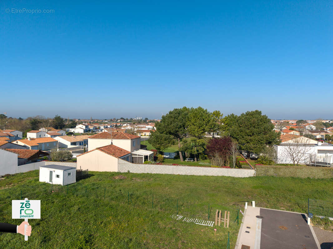 Terrain à ANGLES