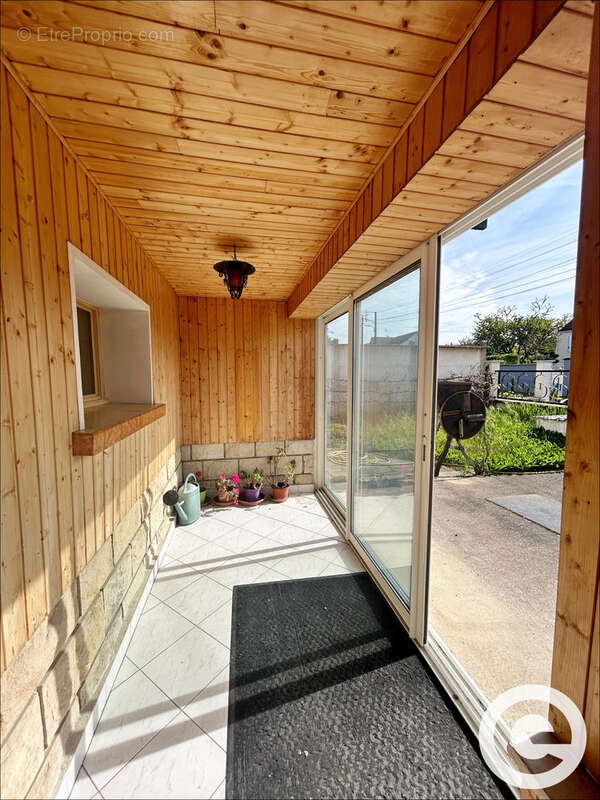 Maison divisée en 2 appartements T3   156m2 -  Saint-Clément - photo 3